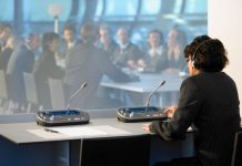 Синхронный перевод — мостик между культурами